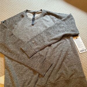 Men’s Lululemon.  Long sleeve crewneck